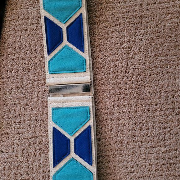 Brand new belts - Picture 4 of 4